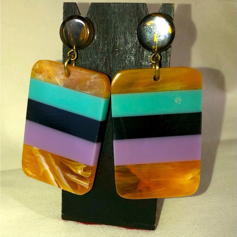Modernist 60s Mod Chic Lucite Earrings - Picture 3 of 11